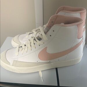 Nike Women's White and Pink Sneakers vday special !